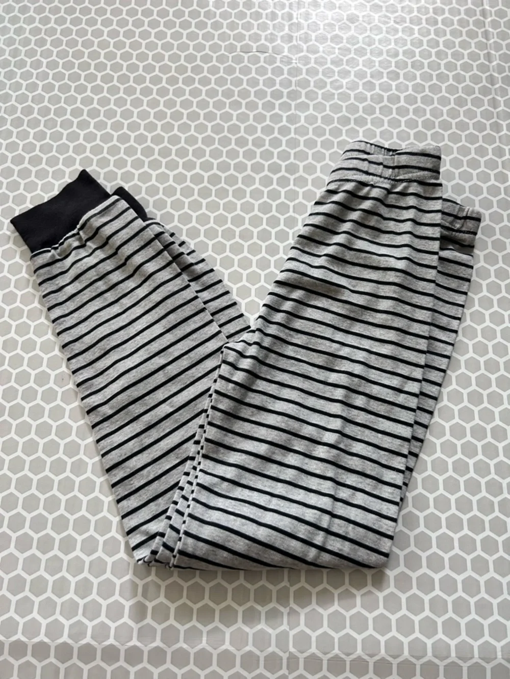 P J Place Gray & Black Striped Kids Pajama Set - Long Sleeve Top & Pants. Size 6